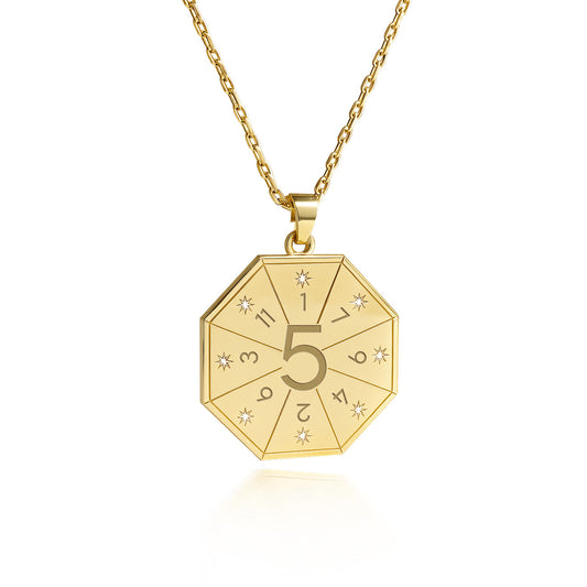 Naszyjnik z wisiorkiem Wędrowca (5) w złotym kolorze – Pieczęć Zmiany, numerologiczny amulet duszy