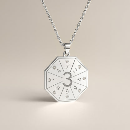 Naszyjnik z wisiorkiem Artysty (3) w srebrnym kolorze – Pieczęć Ekspresji, numerologiczny amulet duszy