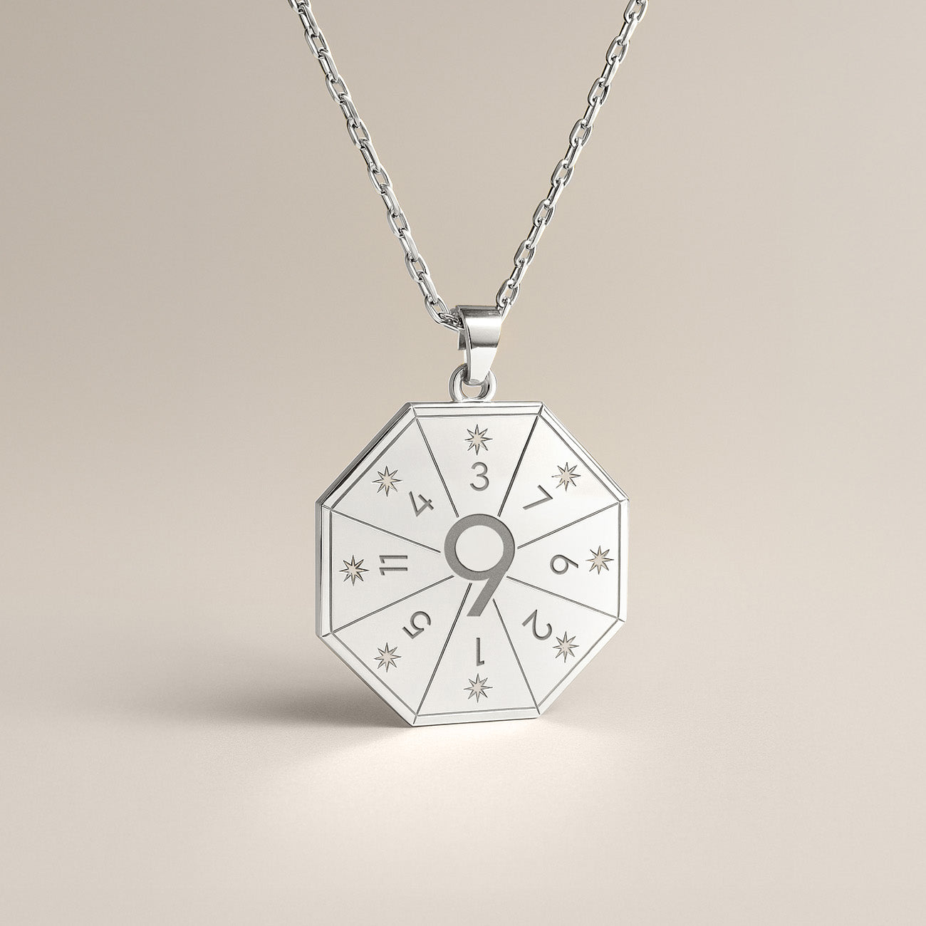 Naszyjnik z wisiorkiem Mistrza Światła (9) w srebrnym kolorze – Pieczęć Misji, numerologiczny amulet duszy