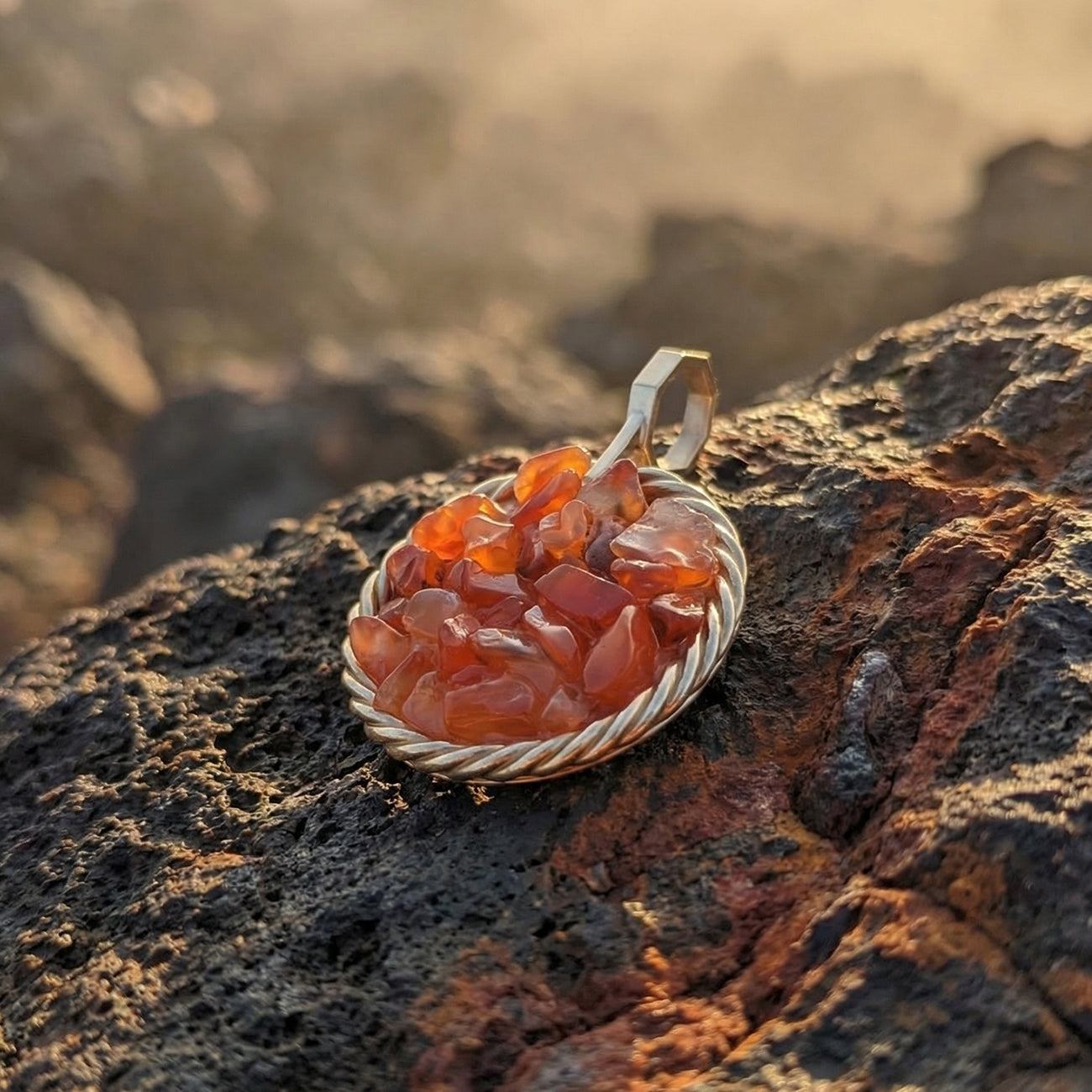 Miedziany amulet tensorowy z karneolem, pozłacany – naturalny kamień ochronny, ROYAL TERRA