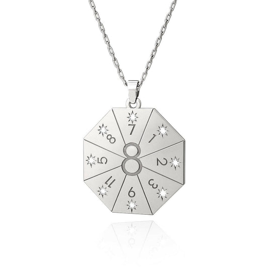 Naszyjnik z wisiorkiem Brama Lwa 8.8 w srebrnym kolorze – numerologiczny amulet duszy