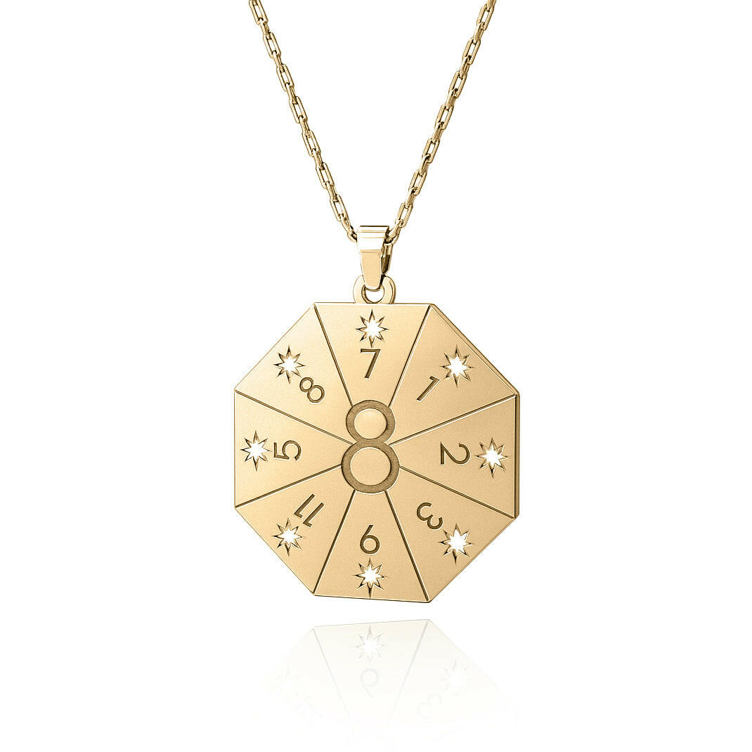 Naszyjnik z wisiorkiem Brama Lwa 8.8 w złotym kolorze – numerologiczny amulet duszy