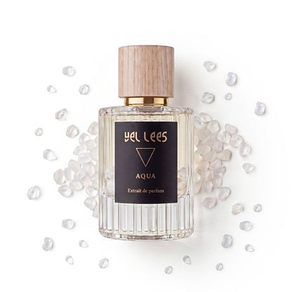 Perfumy VEL LEES Aqua – Kryształ Górski, extrait de parfum 50 ml – minimalistyczny flakon z naturalnym korkiem, świeża morsko-kwiatowa kompozycja o czystym, otulającym charakterze.