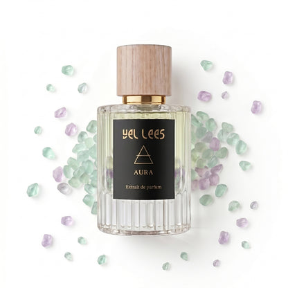 Perfumy VEL LEES Aura – Fluoryt, extrait de parfum 50 ml – minimalistyczny flakon z naturalnym korkiem, harmonijna kompozycja z nutami irysa, drzewa sandałowego i ambry o spokojnym, czystym charakterze. 