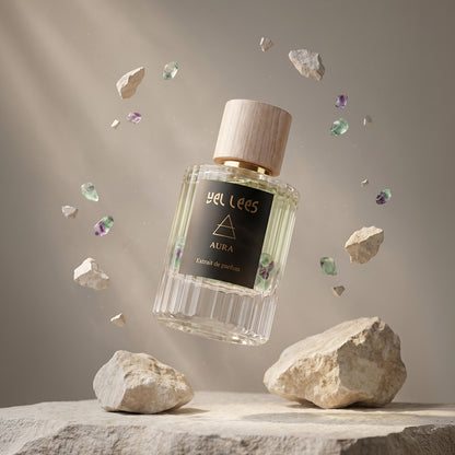 Perfumy VEL LEES Aura – Fluoryt, extrait de parfum 50 ml – minimalistyczny flakon z naturalnym korkiem, harmonijna kompozycja z nutami irysa, drzewa sandałowego i ambry o spokojnym, czystym charakterze.