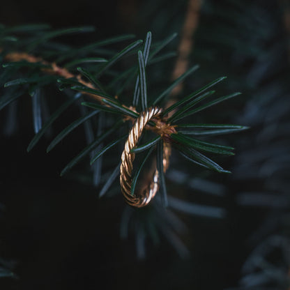 Miedziany pierścionek tensorowy w kolorze złotym – amulet ochronny